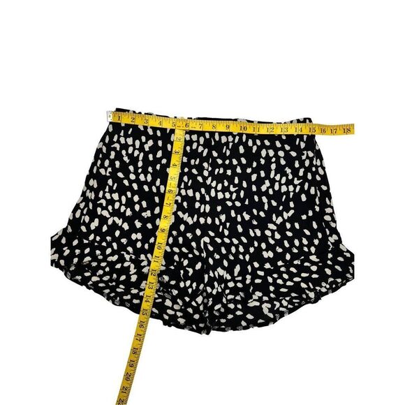 She + Sky skort women’s size medium black & white pattern ruffle bottom shorts - Picture 4 of 7